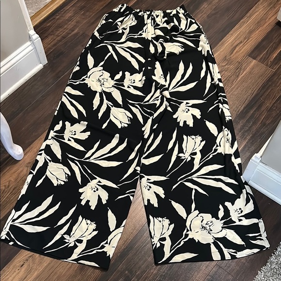 Floral Wide Leg Pants - Black and Cream - Picture 2 of 4